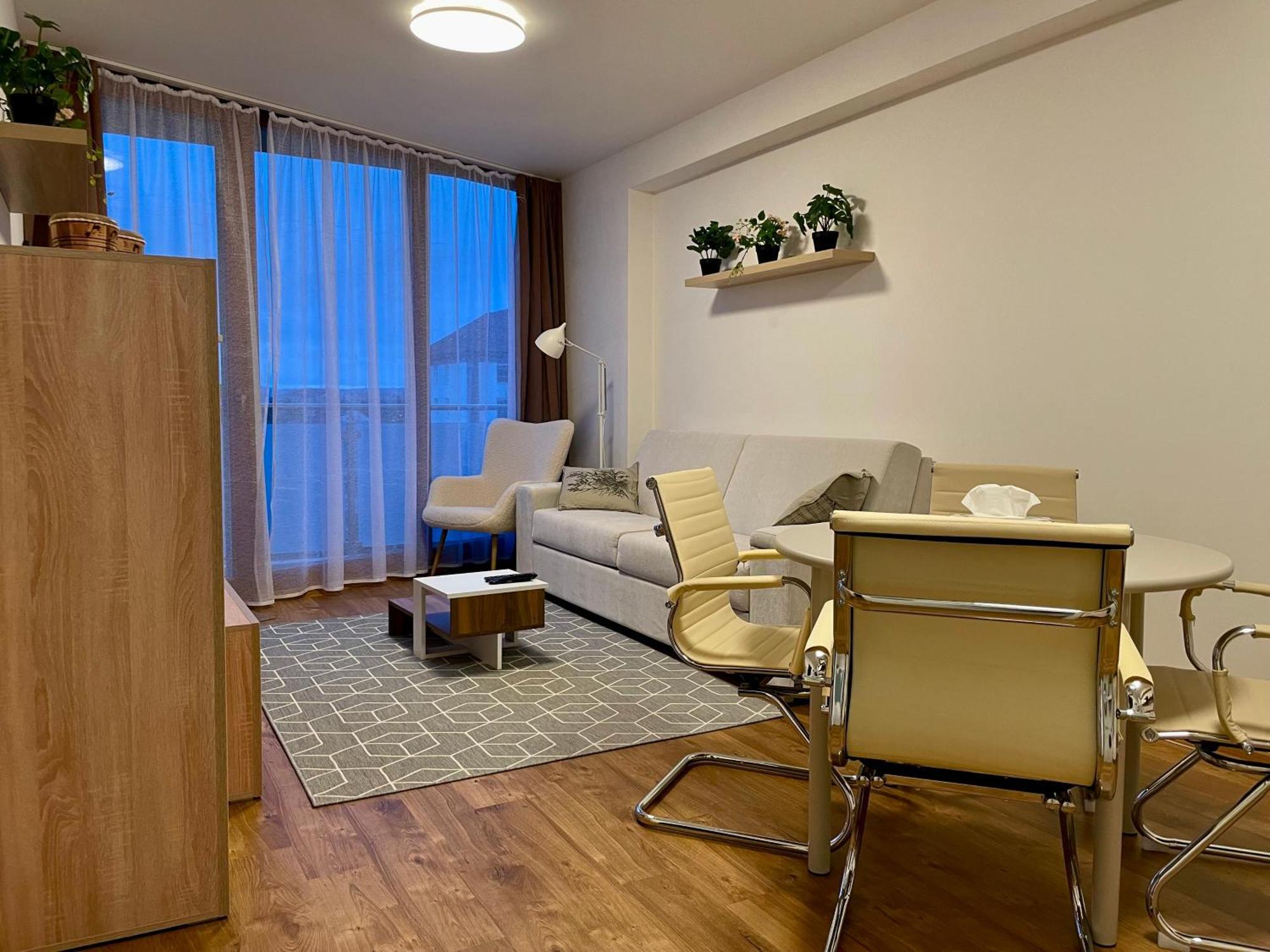 Apartman Astra Sezimovo Usti ภายนอก รูปภาพ